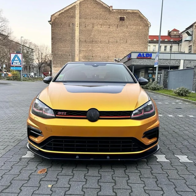 Fahrzeugbewertung eines gelben VW Golf